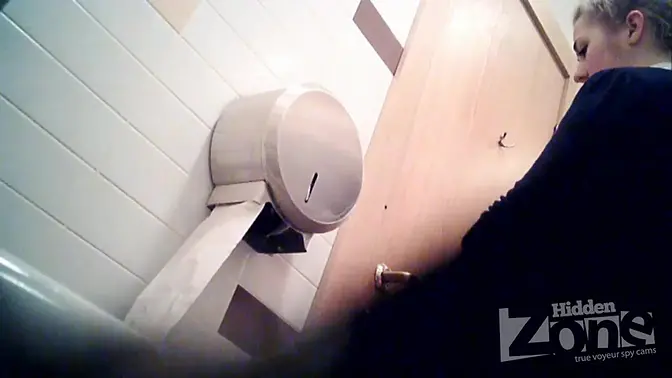 Hidden camera catches old lady pissing in pink panties