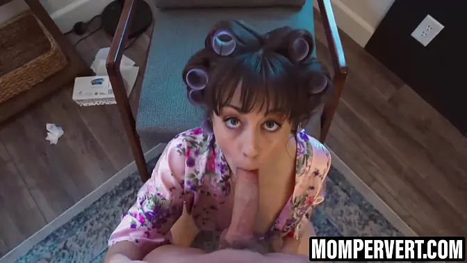 Hot MILF Jenna Noelle receives her trimmed pussy stretched by a big cock in doggystyle and cowgirl posit