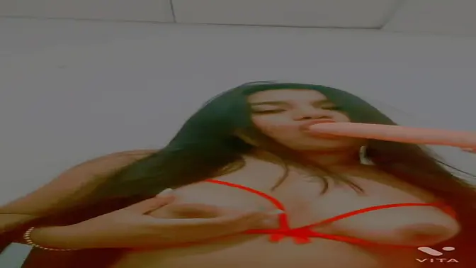 Sultry Argentine nymph Nina shows off her nalgona curves