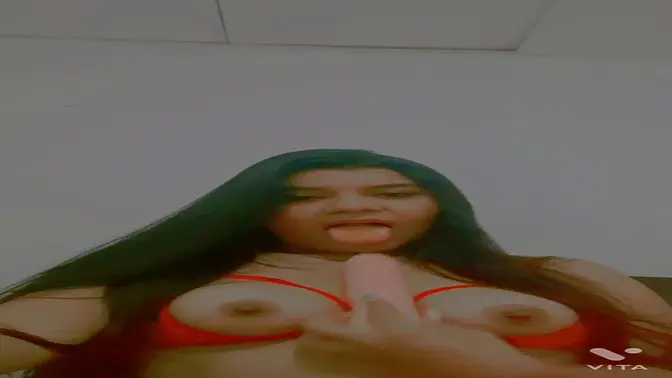 Sultry Argentine nymph Nina shows off her nalgona curves