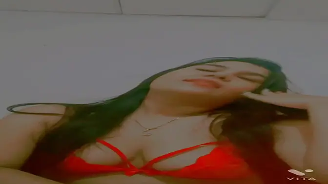 Sultry Argentine nymph Nina shows off her nalgona curves