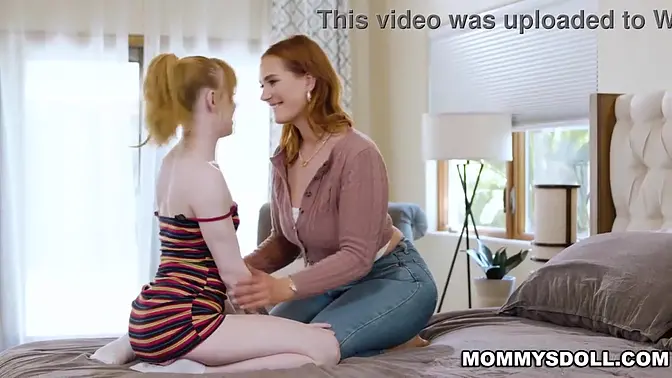 horny kiss sparks tribbing between MILF and stepdaughter