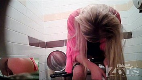 Glamorous babe changed the tampon