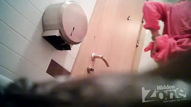 Glamorous babe changed the tampon