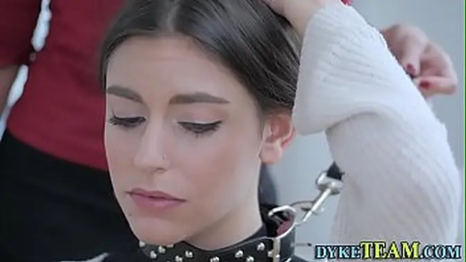 Curvy lesbian cougar slurps on teen and cuts submissive young