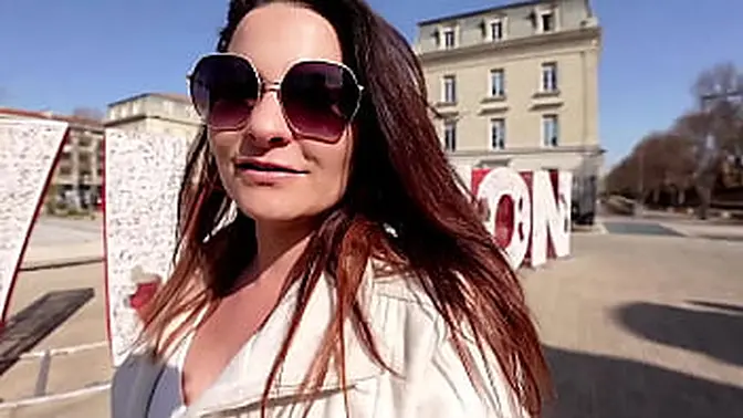 French stranger gets girl to squirt multiple times during intense anal