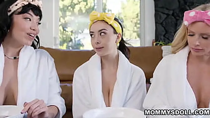 BUsty lesbian milfs fucks their girlfriend