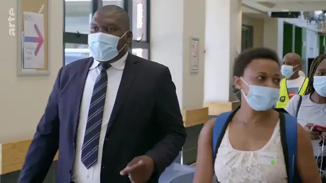 Hotwife spreads her legs wide for divided bed action