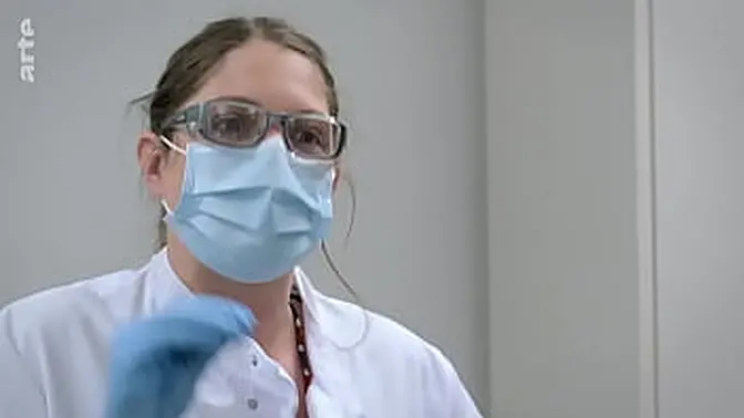 Hotwife spreads her legs wide for divided bed action