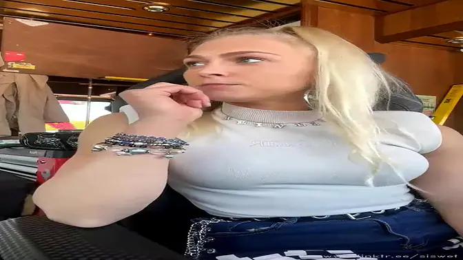 Chatty women share their bodies