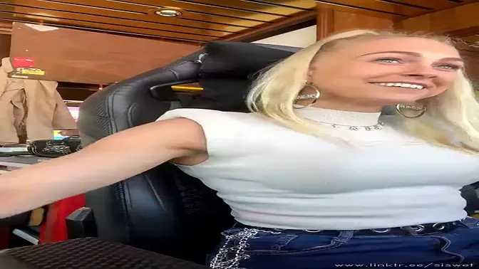 Chatty women share their bodies