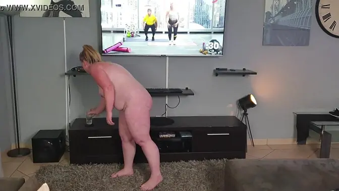 Nude chubby PAWG does cardio in the bedroom