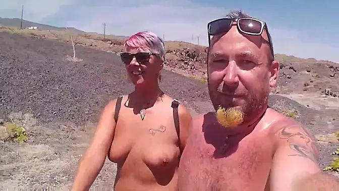 Naked couple hikes and flashes their bodies by the coast
