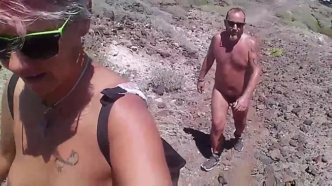 Naked couple hikes and flashes their bodies by the coast