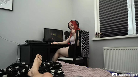 Redhead with tats gets massive cock🍆