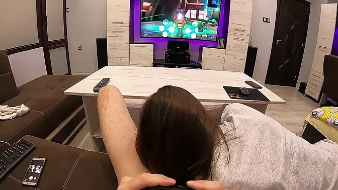 Gamer's alluring body and tight pussy win against large dick in POV