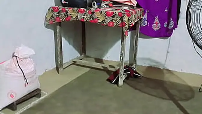 boyfriend Suddenly starts Touching his Busty milf′s Tits and Pussy in the Bus