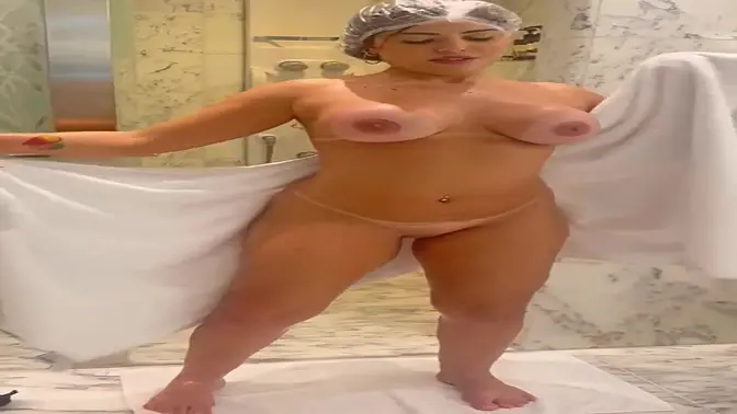 Brazilian Pamela Pantera wets her ass and pepeka