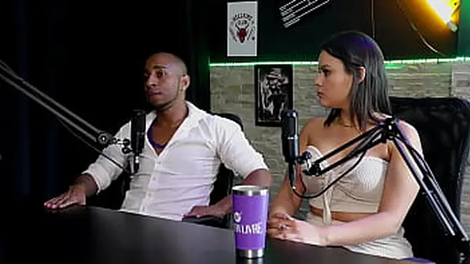 Black beauty in beach production - raw and romantic