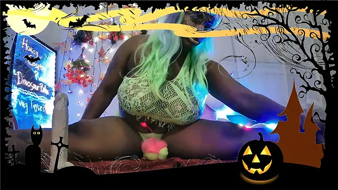 Curvy Latina chick in sexy lingerie teases with a dildo