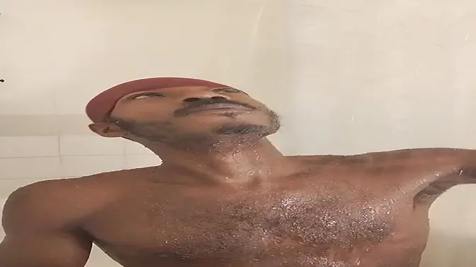 Black cutie gives sexy workout routine