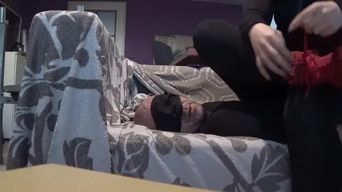 Trampling Queen crushes man's face with her high heels