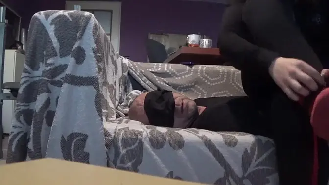 Trampling Queen crushes man's face with her high heels