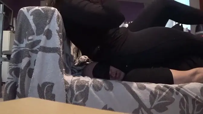 Trampling Queen crushes man's face with her high heels