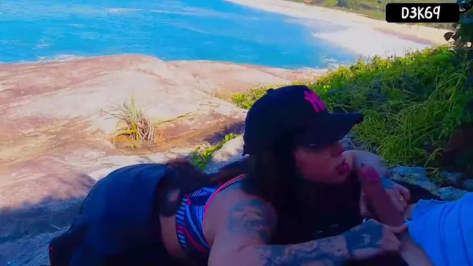 Sexy teen novinha asks for a huge cock to suck