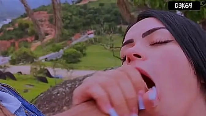 Sexy teen novinha asks for a huge dong to suck