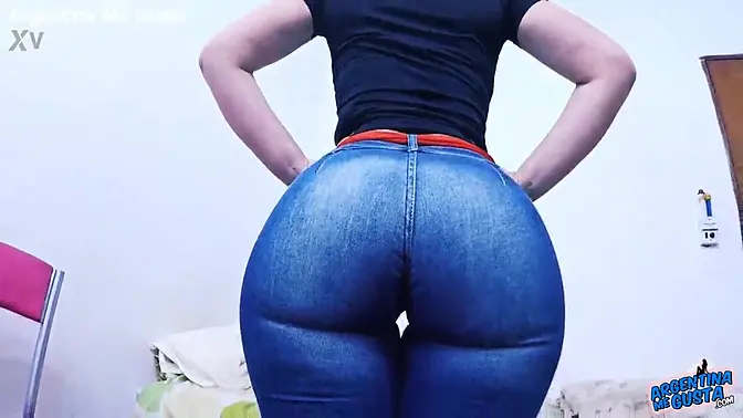 Huge Round Ass Tiny Waist Jeans About to Explode!