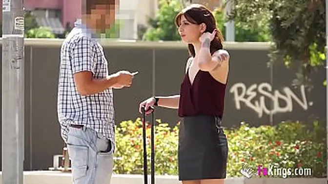 Spanish girl fakes it in Italian while seeking help in Barcelona