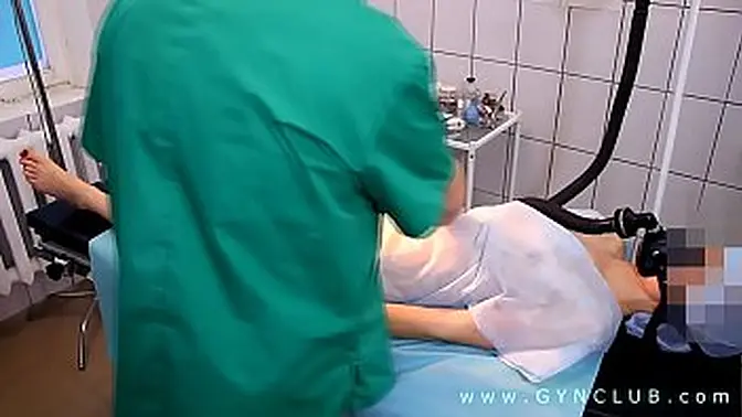 Medical Play: Doc ties up submissive patient for gyno exam