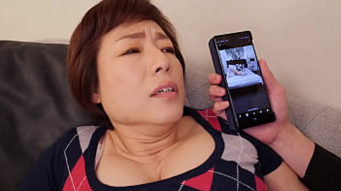 Kazuya took a er at the bewitching sight that he came across by chance. Masami is masturbating. The of a friend I longed for was such an erotic person ... Kazuya unintentionally takes out his smartphone and takes a voyeur of Masami's lustrous
