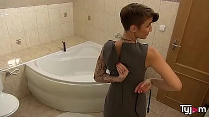 Gabrielle Gucci gets roughed by a massive cock🍆 lover