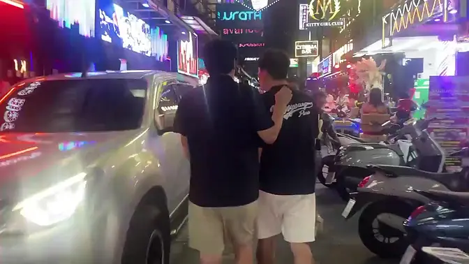 Night sessions in Thailand: Girls Gone Wild