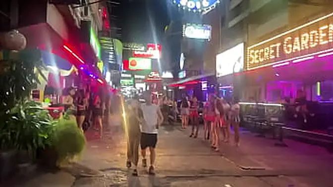 Night sessions in Thailand: Girls Gone Wild