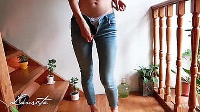 Amateur Lanreta deepthroats and squirts on herself