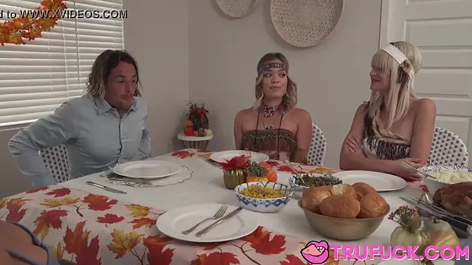 huge tit Thanksgiving: Jessie Saint & Katie Kush share a hardsex pie