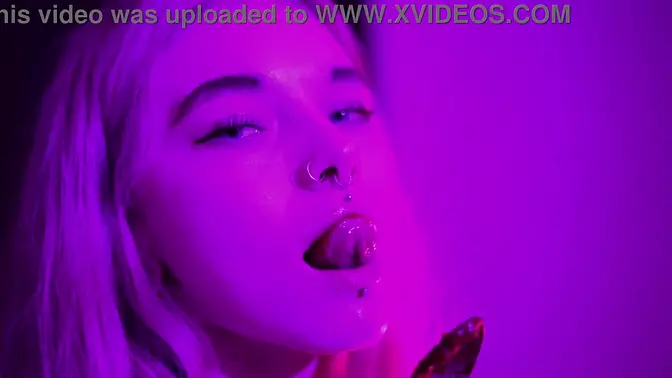 Housewife sucks pizza guy's cock while showing off her perfect body