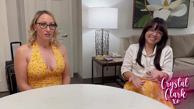 Seductive MILF cheats on her girlfriend behind her back