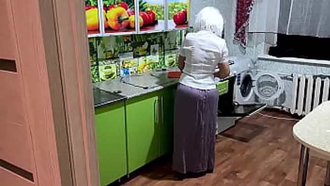 Mature MILF takes it in the ass and rides her boyfriend's cock