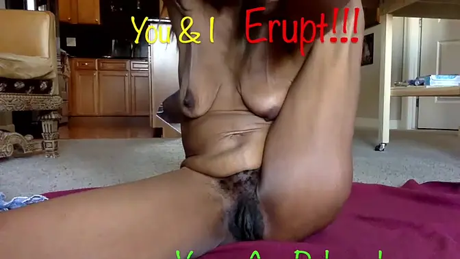 MILF enjoys squirting and playing with her ass