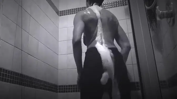 MILF enjoys squirting and playing with her ass