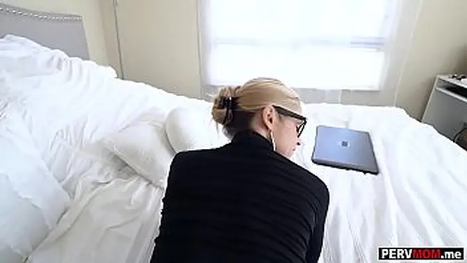 Big Ass MILF Sarah Vandella Gets Fucked and Comes