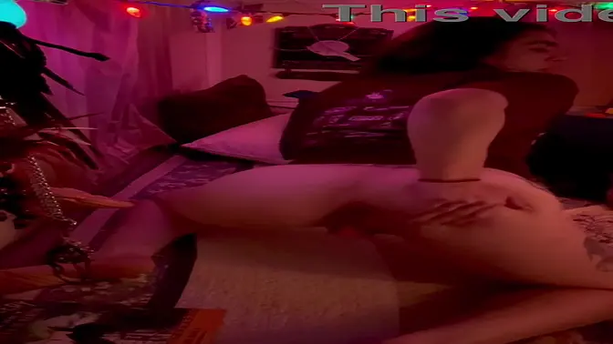 Petite amateur girl with perfect ass twerks and rides cock