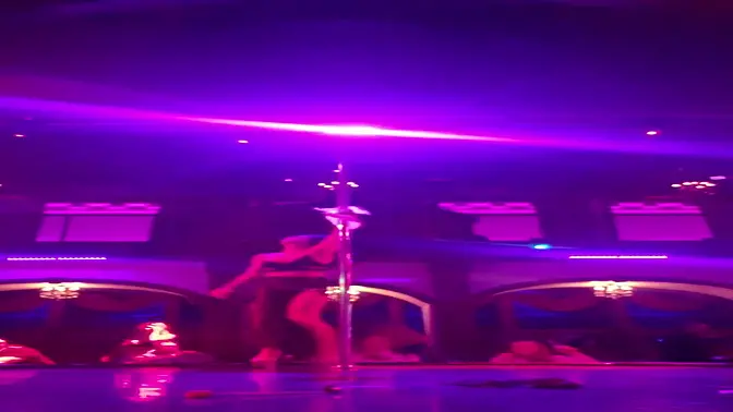 Asian stripper Destiny Mae teases with twerking dance