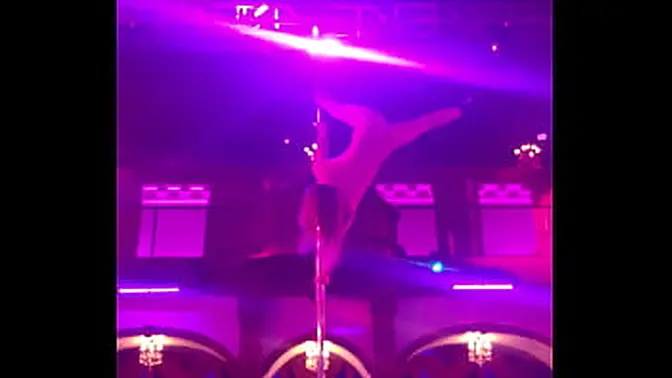 Asian stripper Destiny Mae teases with twerking dance