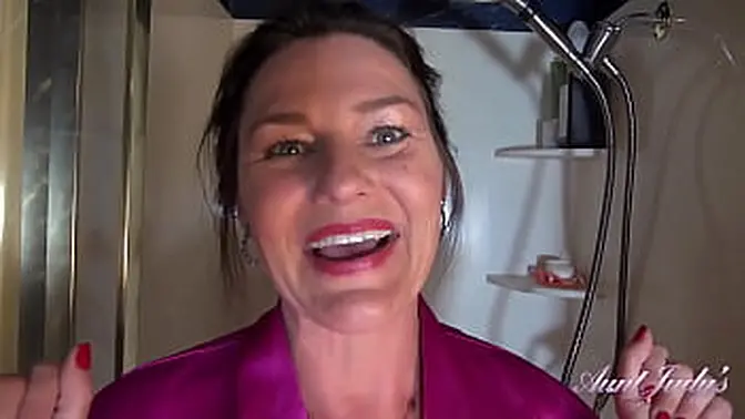 All-Natural 50yo Mature Housewife Joana toys her Hairy Pussy in the Shower