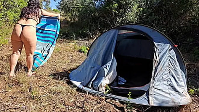 Bare camper girl gets filled up in forest